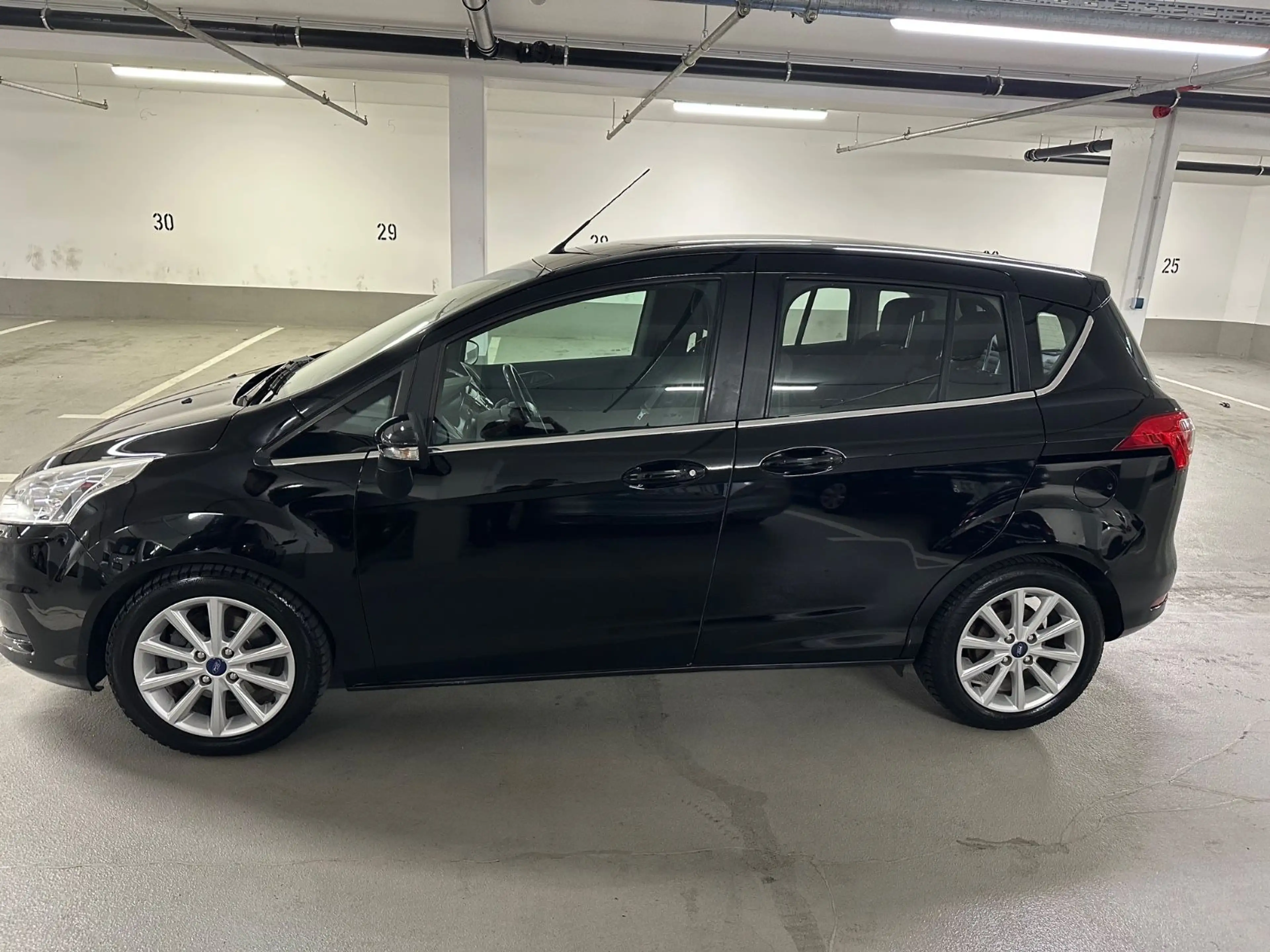 Ford B-Max B-MAX Titanium — photo 3