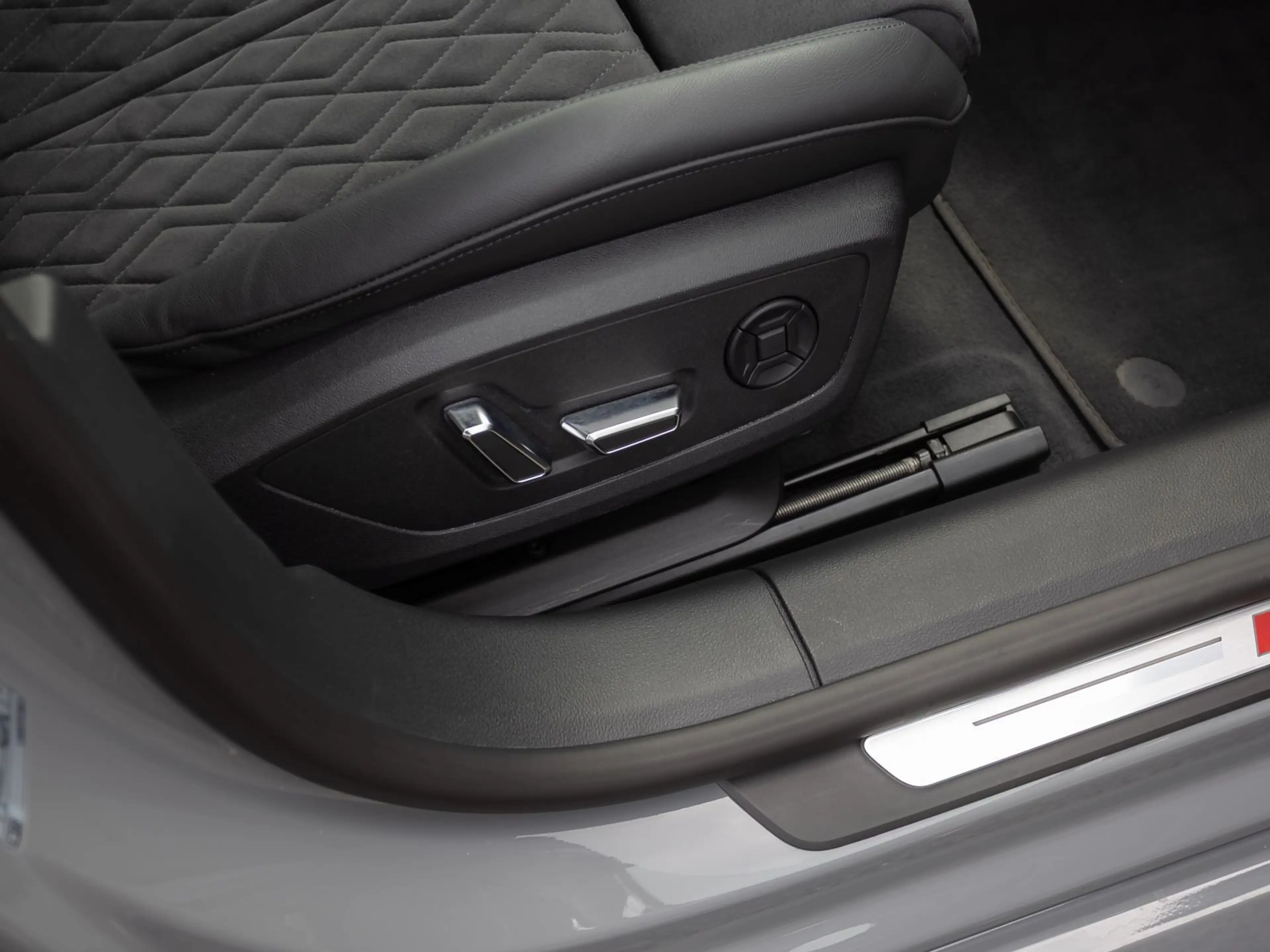 Audi RS7 RS7 Sportback Navi LED HuD Luftfederung Panorama — photo 27