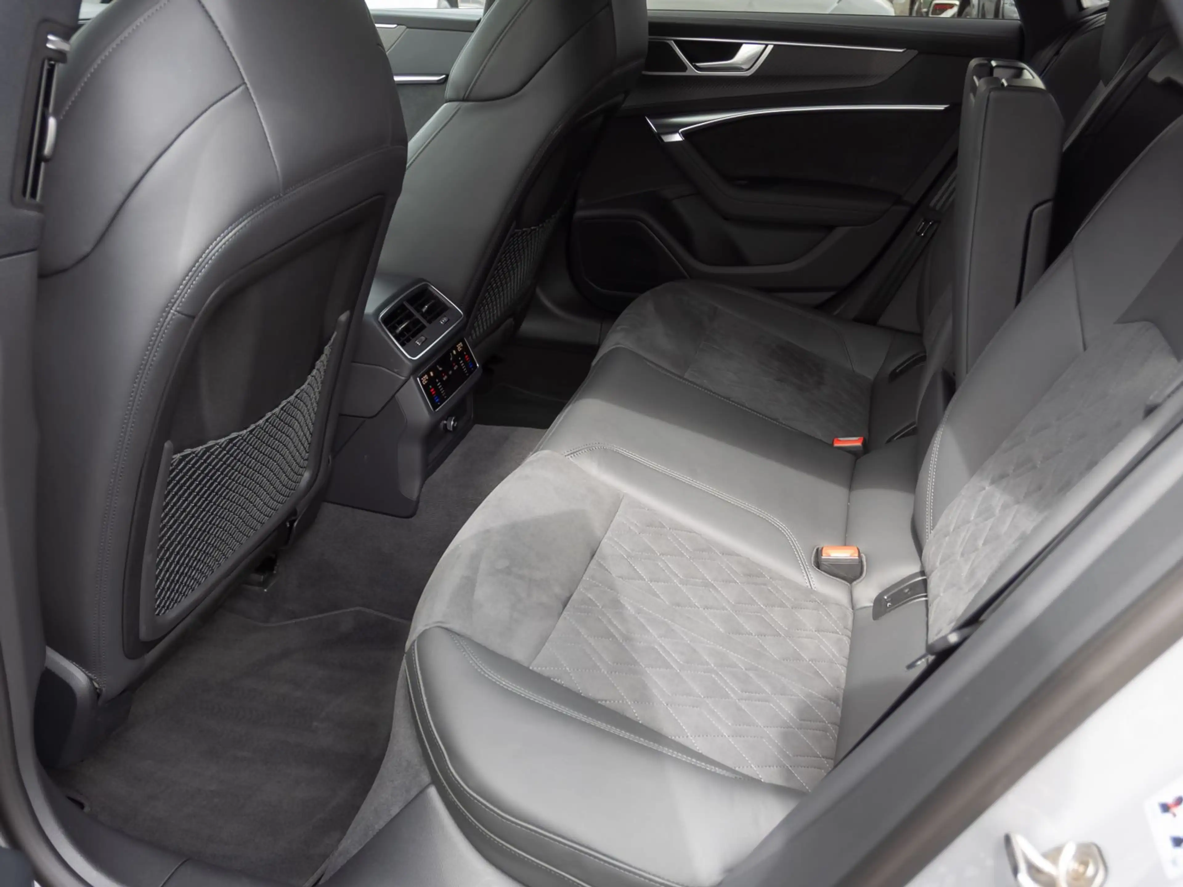 Audi RS7 RS7 Sportback Navi LED HuD Luftfederung Panorama — photo 21