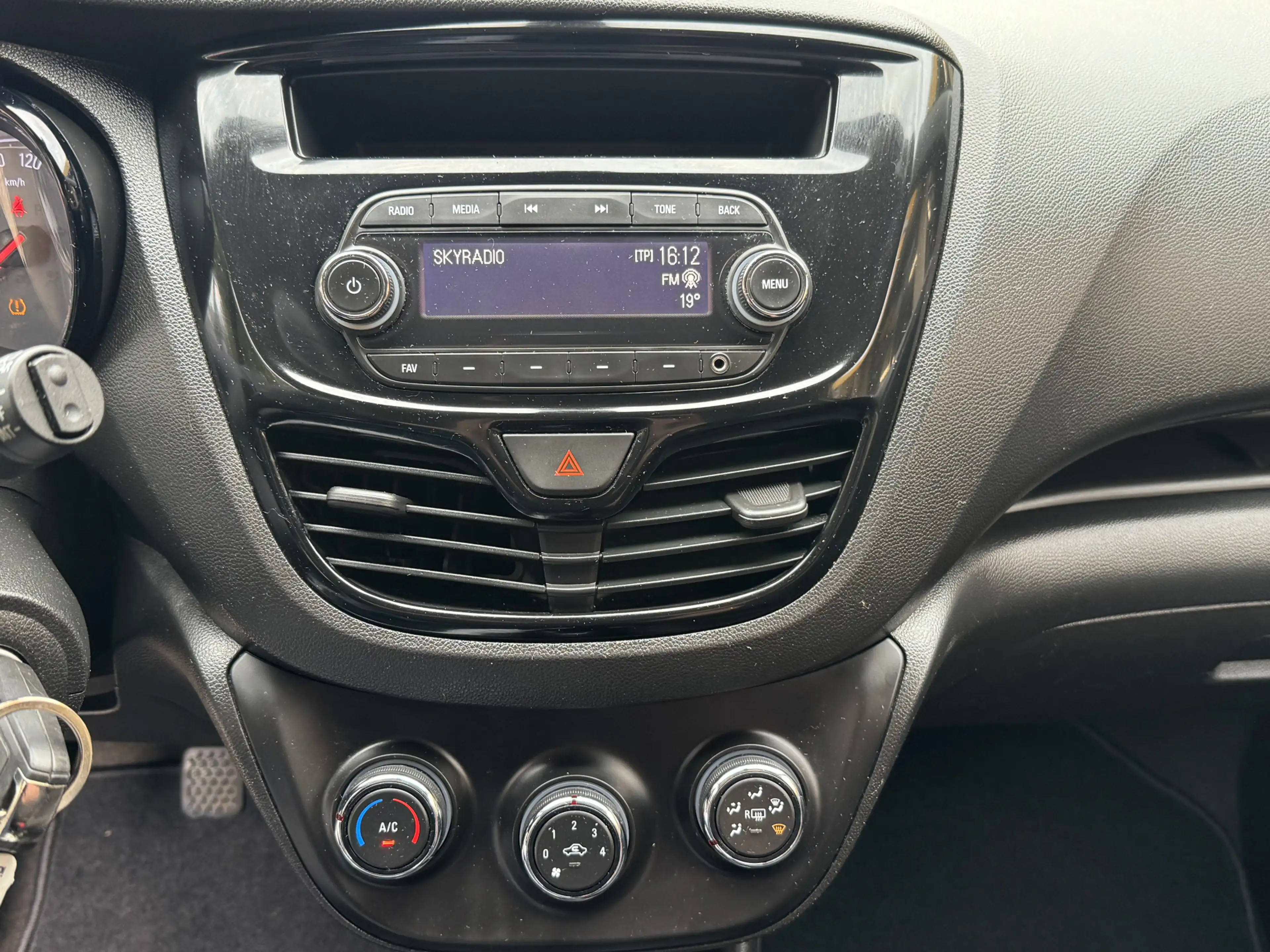 Opel Karl 1.0 ecoFLEX Edition Airco — photo 7