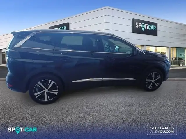 Peugeot 5008 view 4