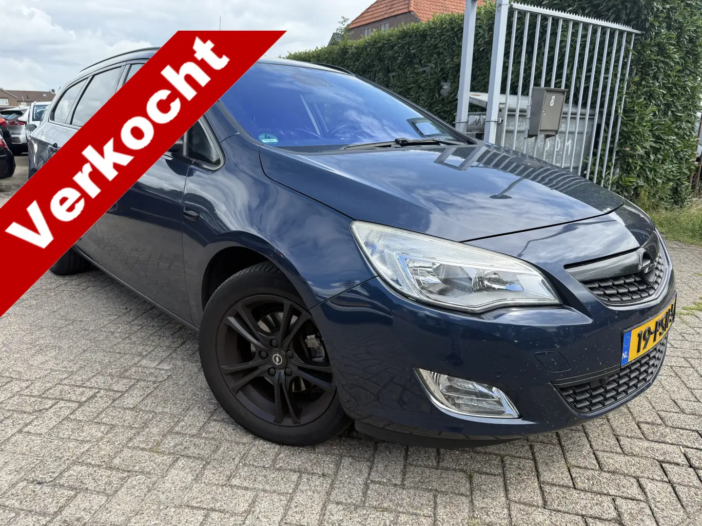 Opel Astra Sports Tourer 1.6 Turbo Cosmo Blauw - 1