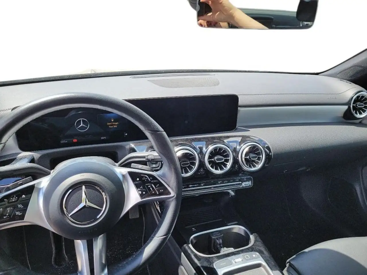 Mercedes-Benz CLA снимка Mercedes-Benz CLA