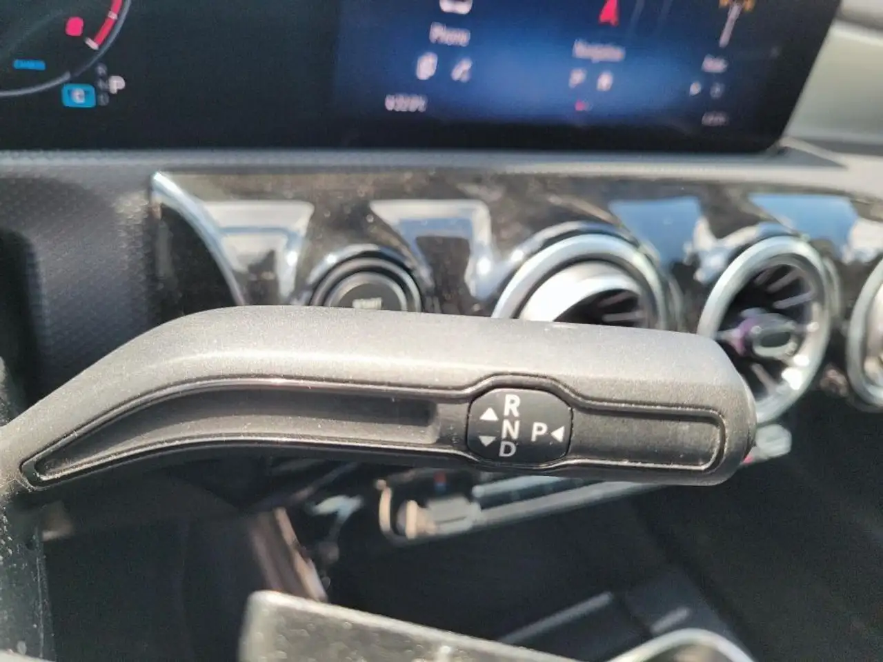 Mercedes-Benz CLA снимка Mercedes-Benz CLA