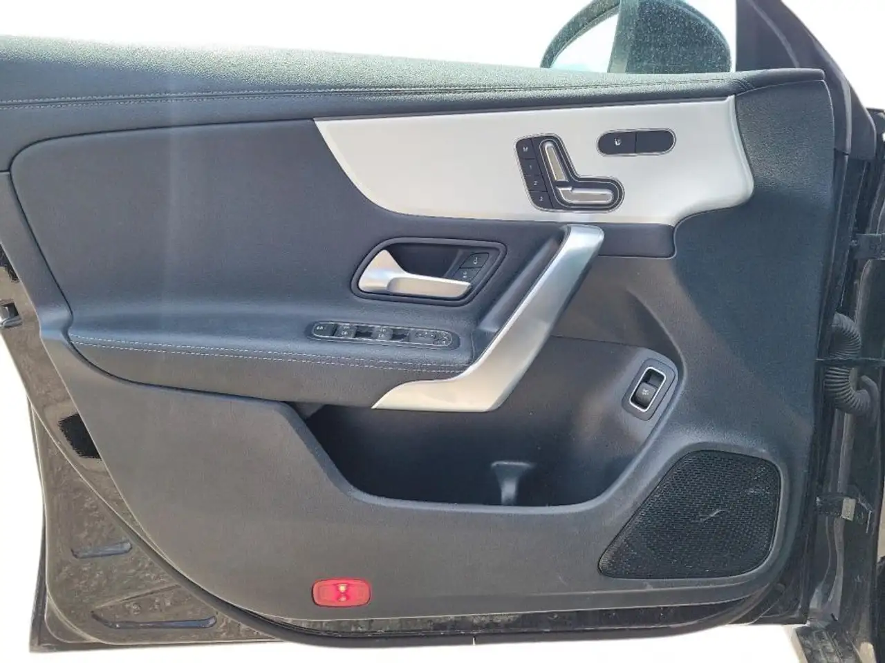 Mercedes-Benz CLA снимка Mercedes-Benz CLA