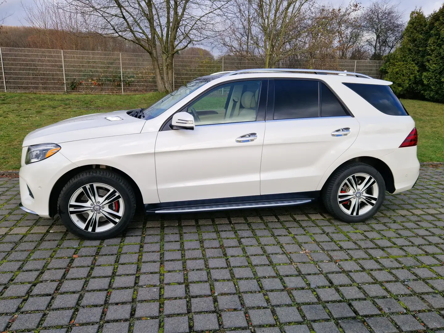 Mercedes-Benz GLE 350 GLE 350 AMG Styling, 1 Hand Blanc - 2
