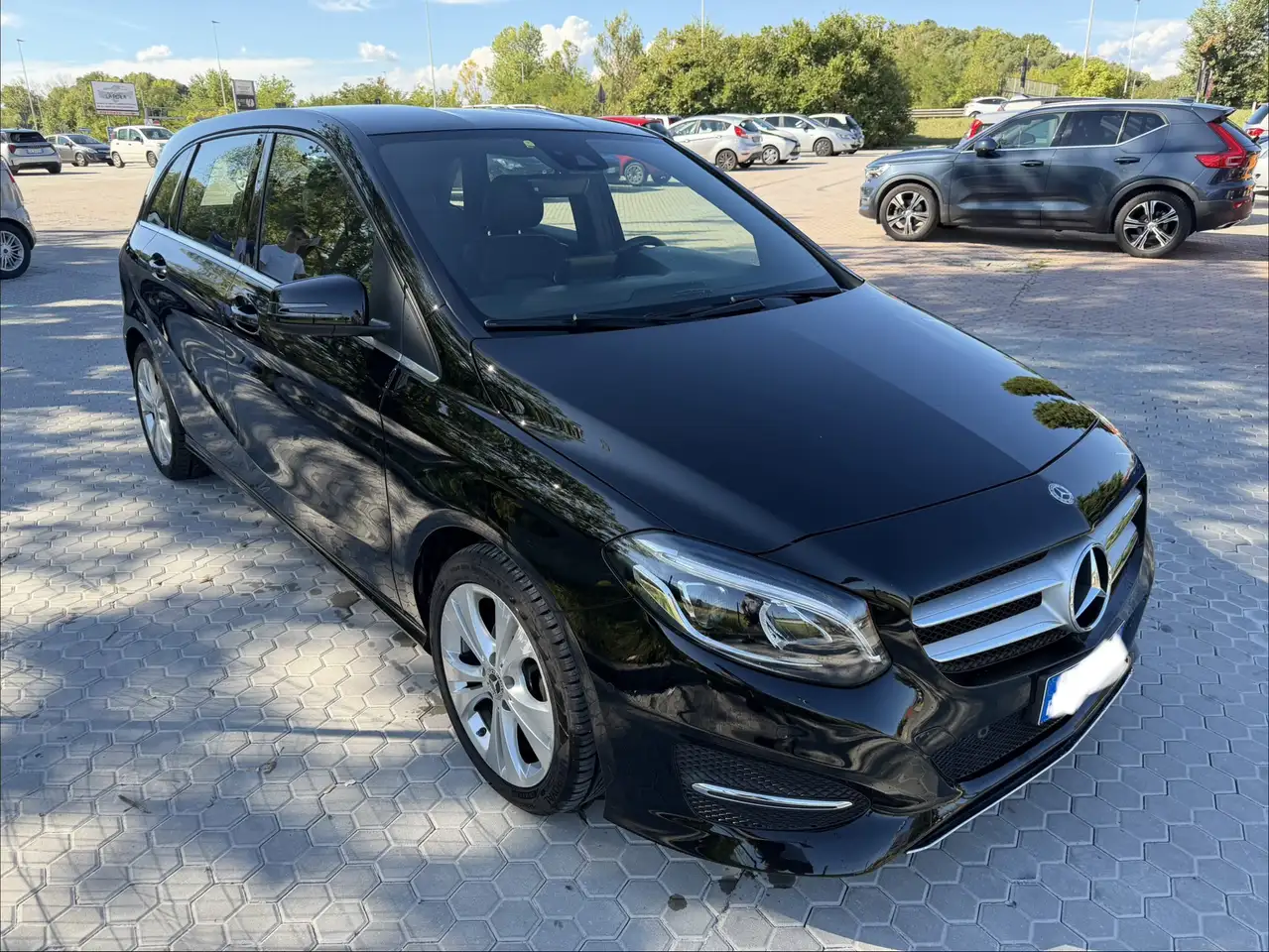 Mercedes-Benz B 180