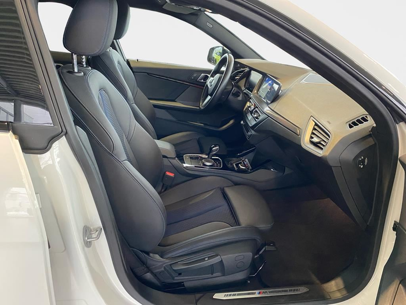 BMW 218 M Sport — photo 15