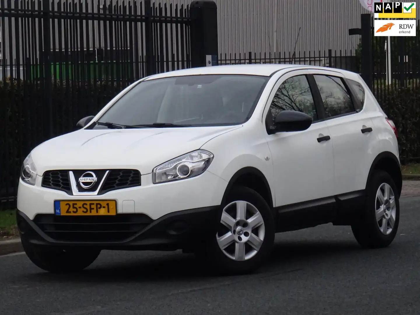 Nissan Qashqai 1.6 Visia NAP/AIRCO/CRUISE/APK 03-2026 Wit - 1
