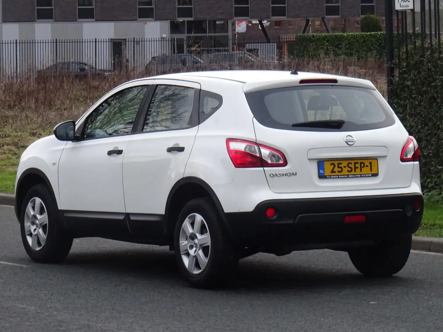 Nissan Qashqai 1.6 Visia NAP/AIRCO/CRUISE/APK 03-2026 Wit - 2