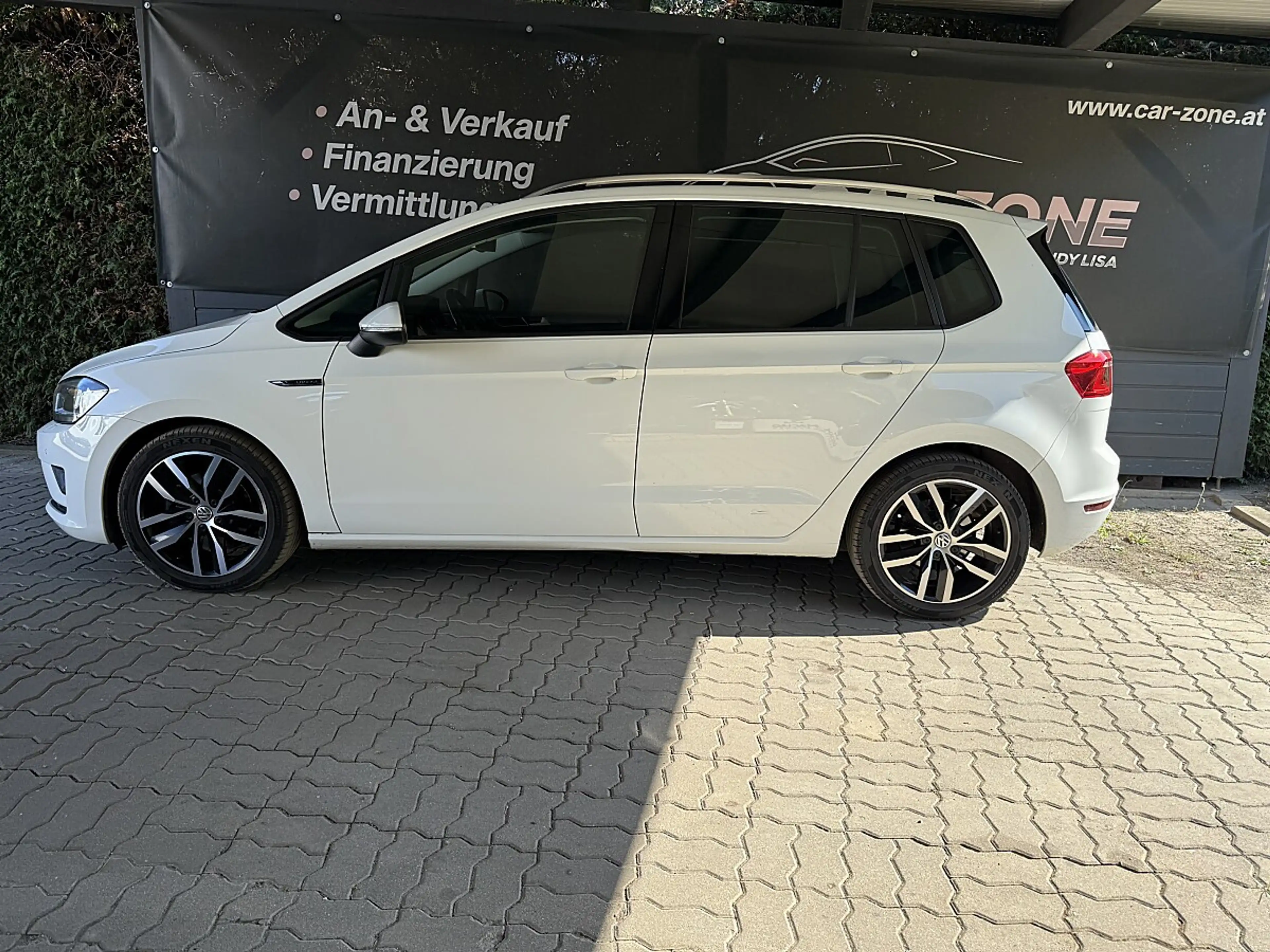Volkswagen Golf Sportsvan 1,6 TDI Lounge *PDC*Sitzheizung*AHV schwenkbar* — photo 3