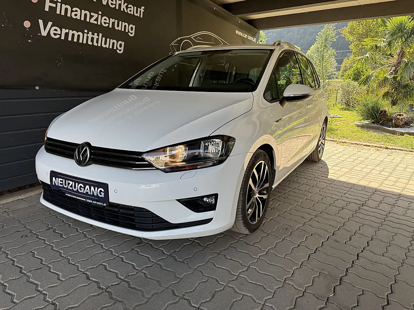 Volkswagen Golf Sportsvan 1,6 TDI Lounge *PDC*Sitzheizung*AHV schwenkbar* Weiß - 1