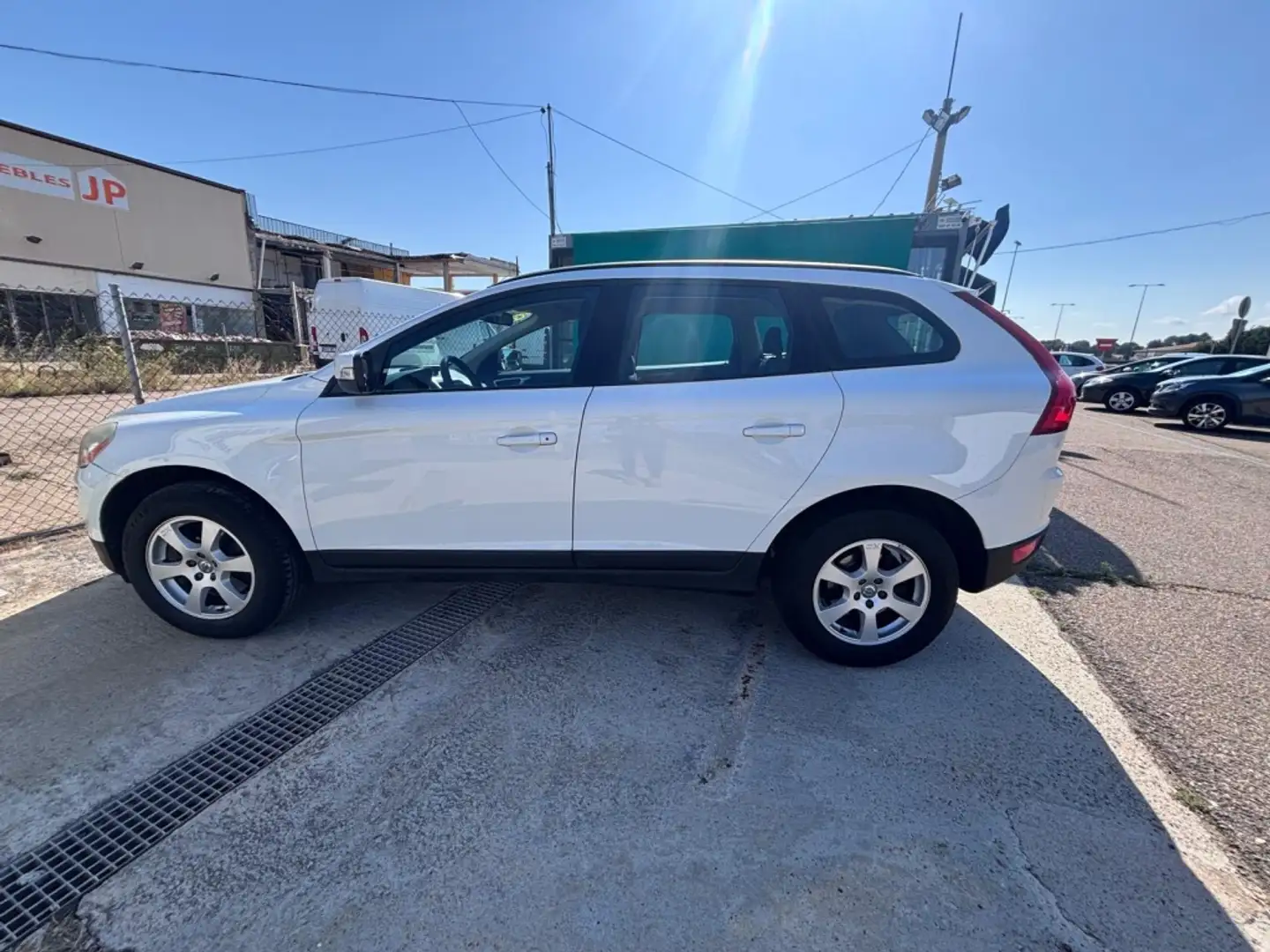 Volvo XC60 D5 Momentum Blanc - 1