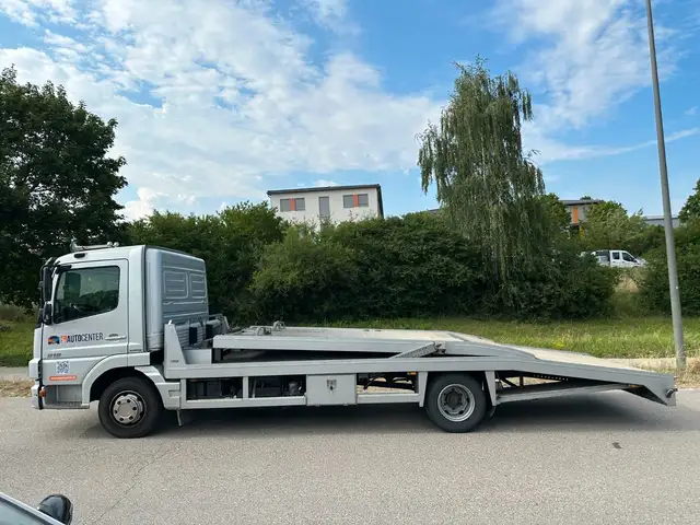 Mercedes-Benz Unknown Model view 3