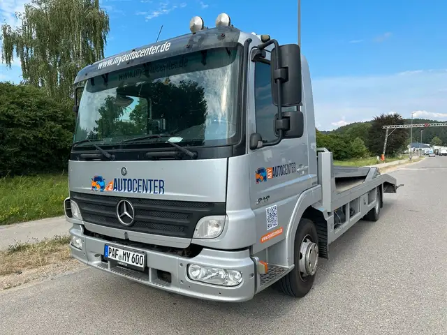 Mercedes-Benz Unknown Model view 2