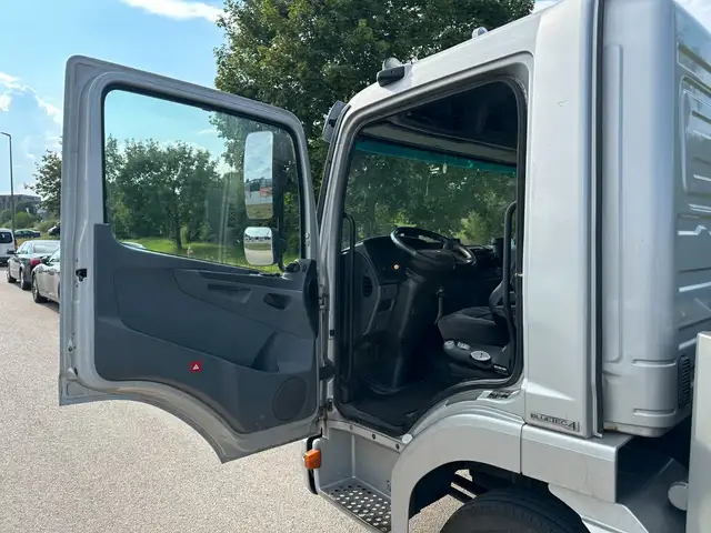 Mercedes-Benz Unknown Model view 15