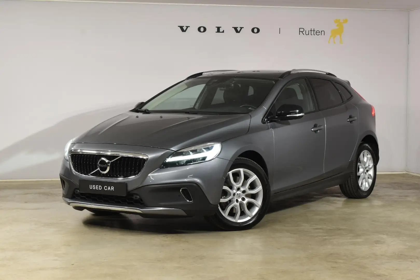 Volvo V40 Cross Country T3 152PK Polar+ Luxury Automaat / Navigatie / Trek Gris - 2