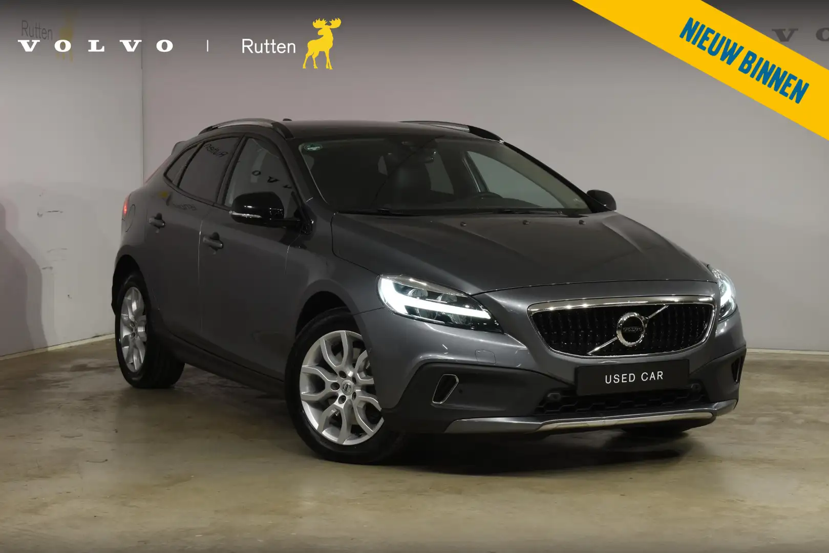 Volvo V40 Cross Country T3 152PK Polar+ Luxury Automaat / Navigatie / Trek Gris - 1