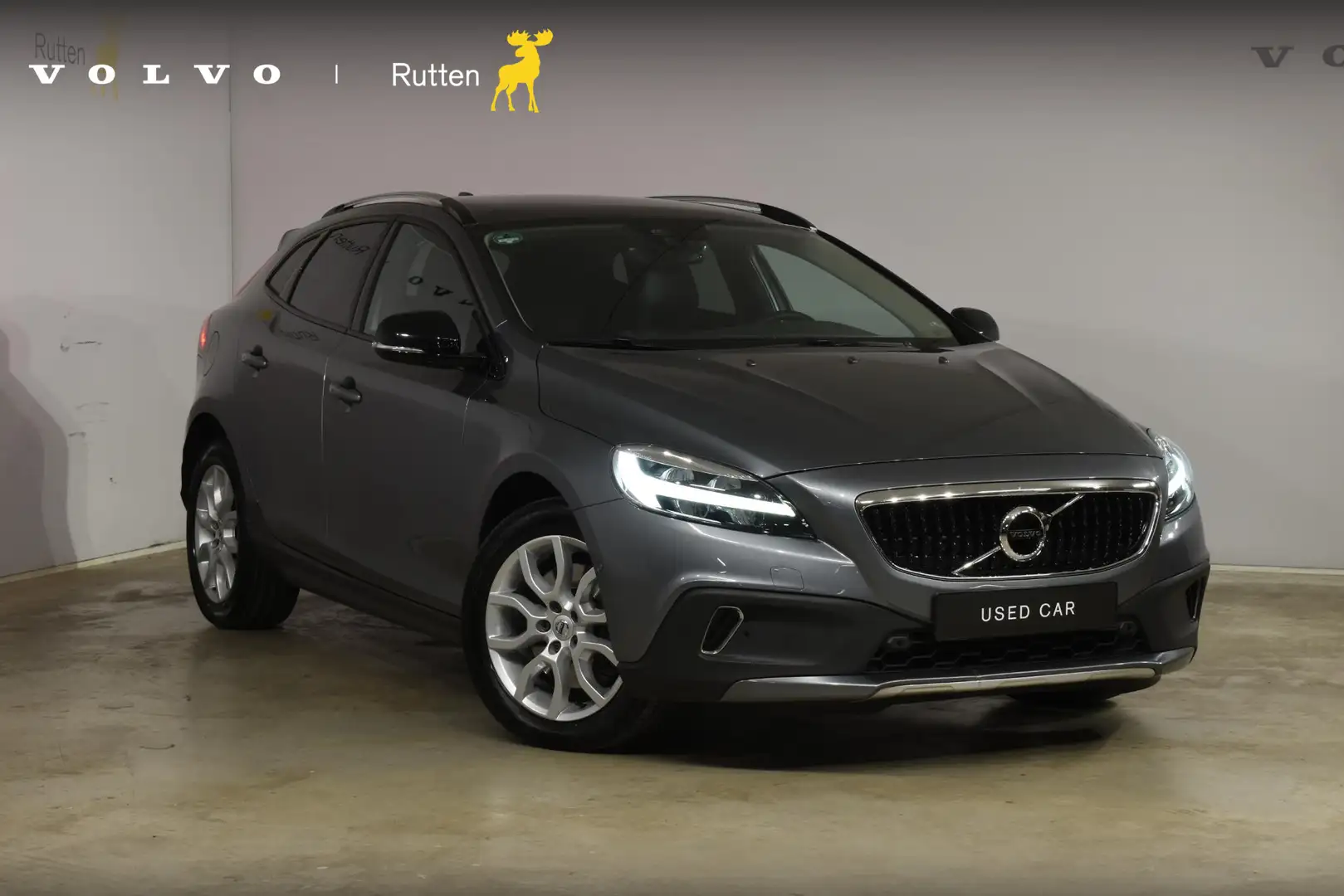 Volvo V40 Cross Country T3 152PK Polar+ Luxury Automaat / Navigatie / Trek Grijs - 1