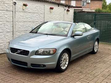 Cabrio 2.0 Turbo - D Kinetic Gekeurd