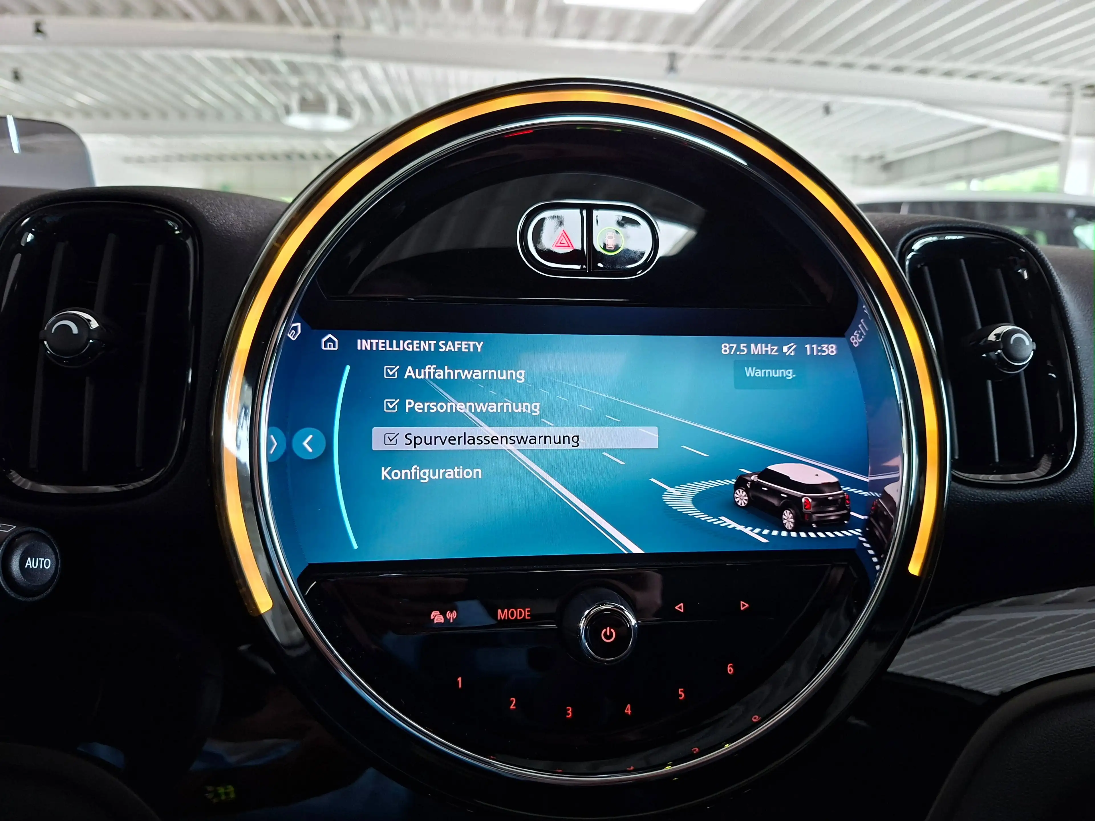MINI Cooper S Countryman COUNTRYMAN All4 Sport-Aut. Navi Kamera PanoramaDach HuD E-Sport-Sitze Classic Trim — photo 19