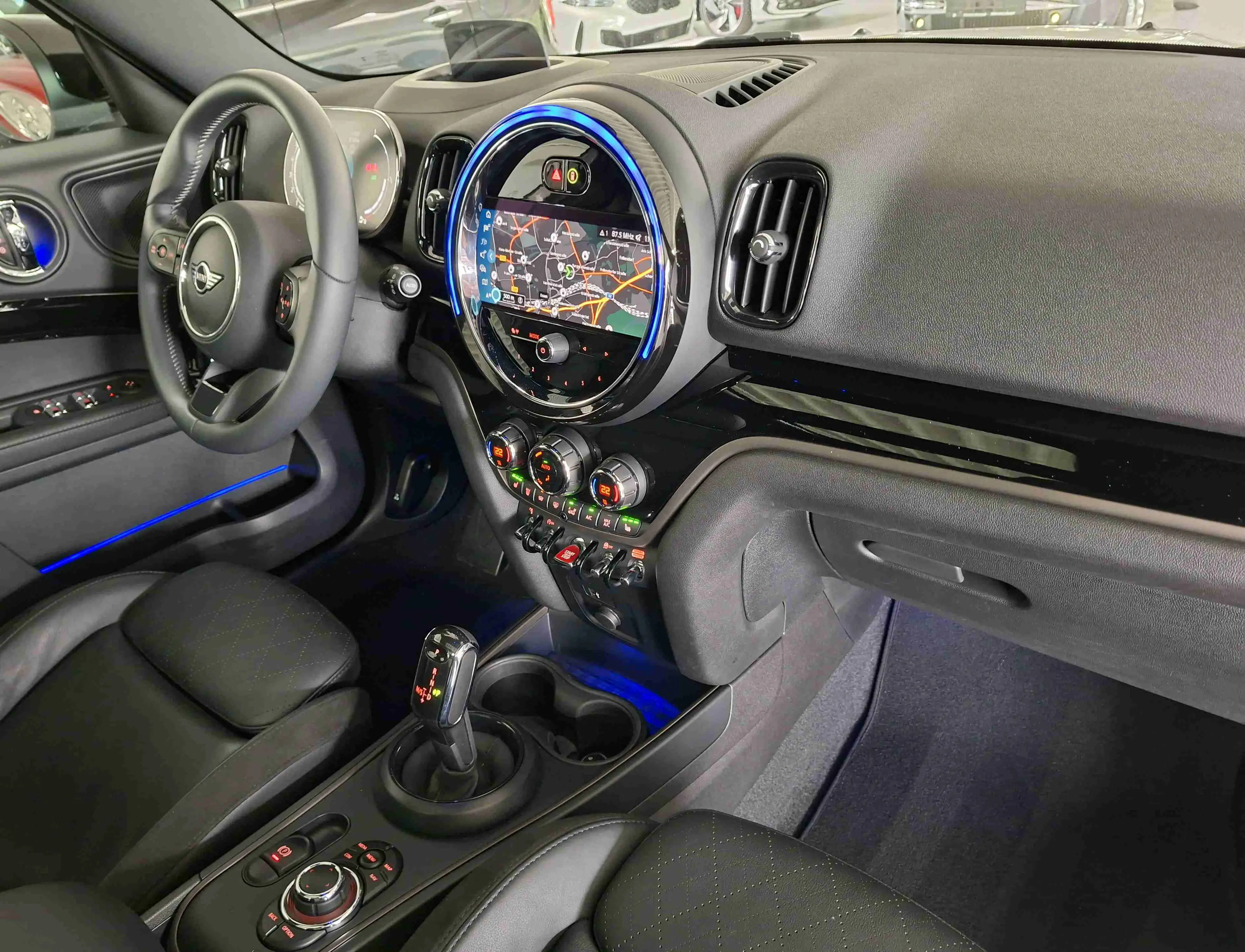 MINI Cooper S Countryman COUNTRYMAN All4 Sport-Aut. Navi Kamera PanoramaDach HuD E-Sport-Sitze Classic Trim — photo 14