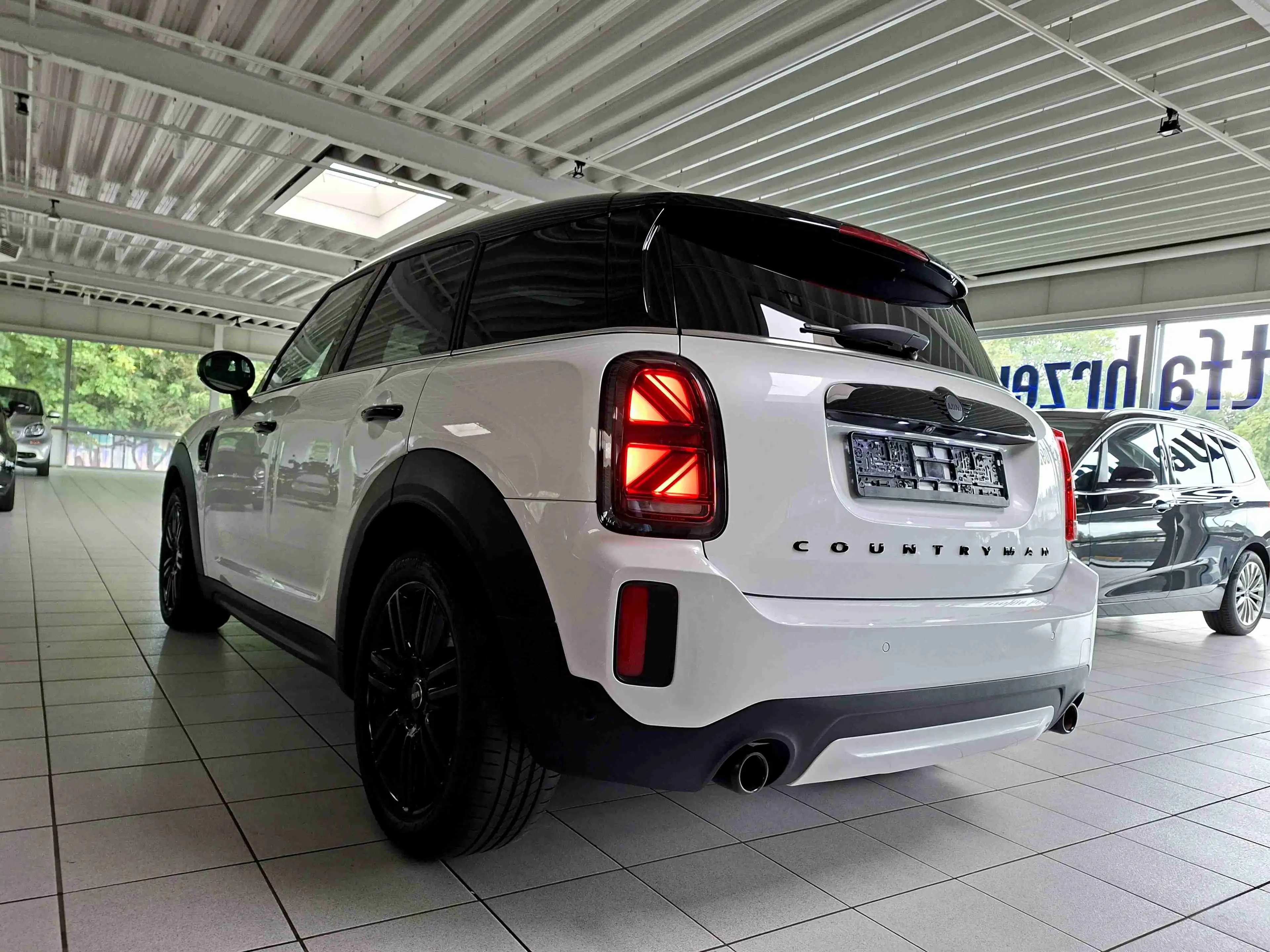 MINI Cooper S Countryman COUNTRYMAN All4 Sport-Aut. Navi Kamera PanoramaDach HuD E-Sport-Sitze Classic Trim — photo 8