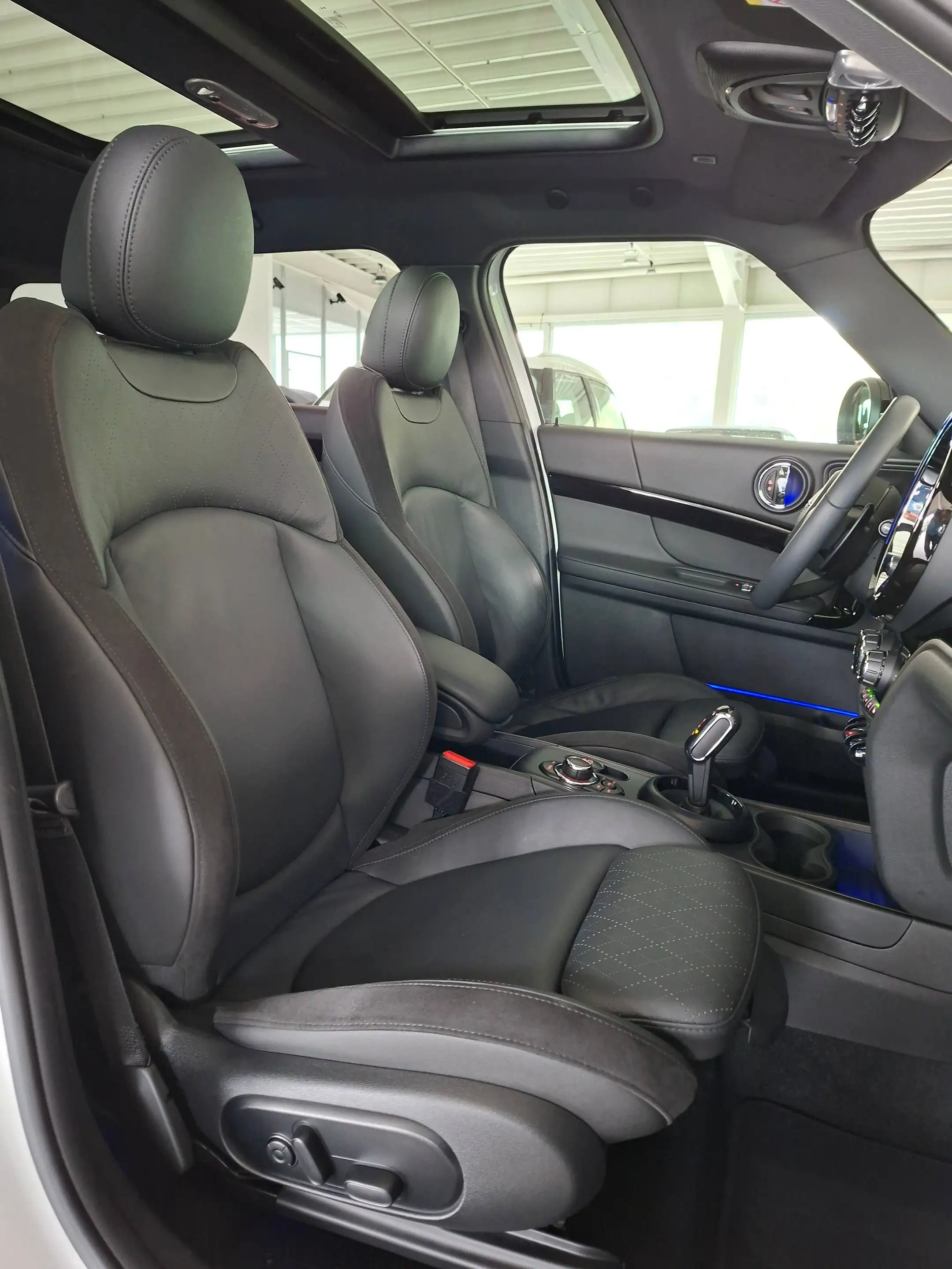 MINI Cooper S Countryman COUNTRYMAN All4 Sport-Aut. Navi Kamera PanoramaDach HuD E-Sport-Sitze Classic Trim — photo 5
