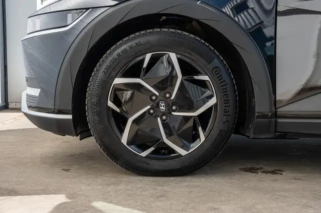 Hyundai Ioniq 5 view 6