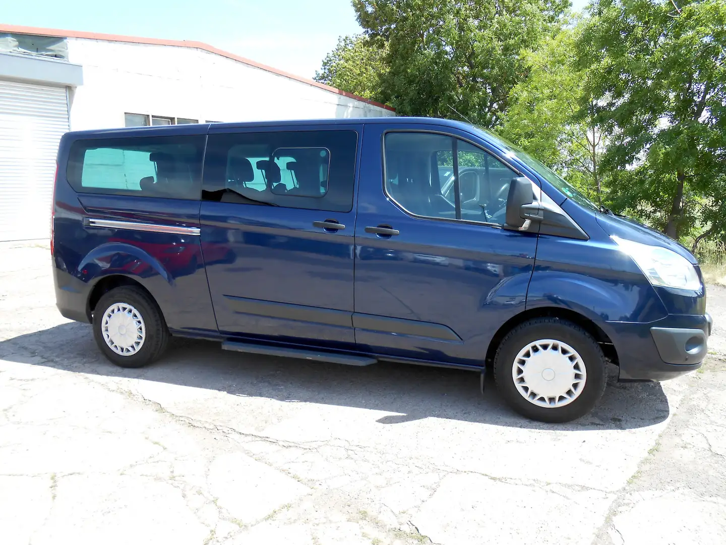 Ford Tourneo Custom 2.2 TDCI 300 L2H1 Trend 9 Sitze Blau - 1