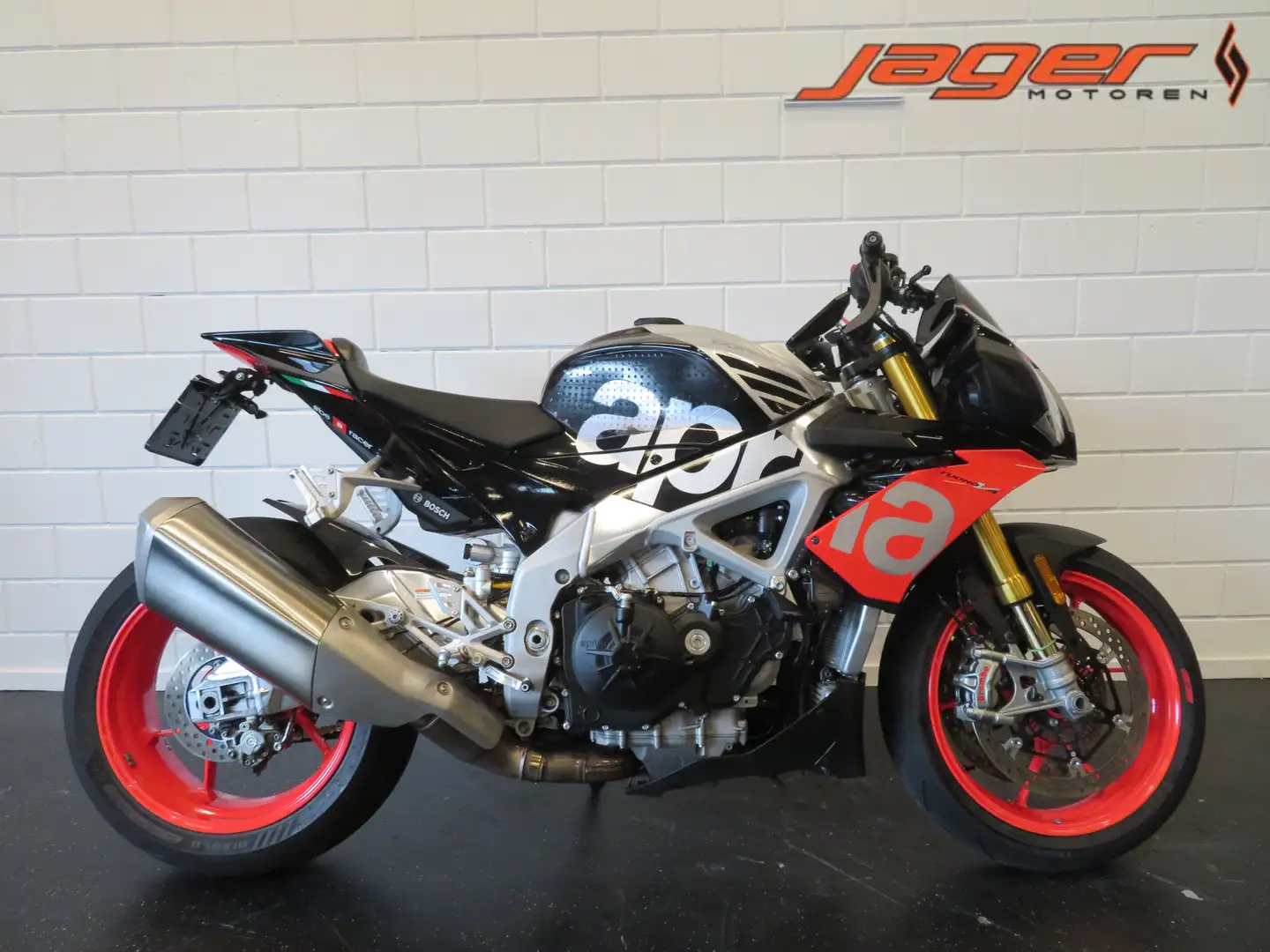 Aprilia Tuono V4 1100 FACTORY HISTORIE - 1