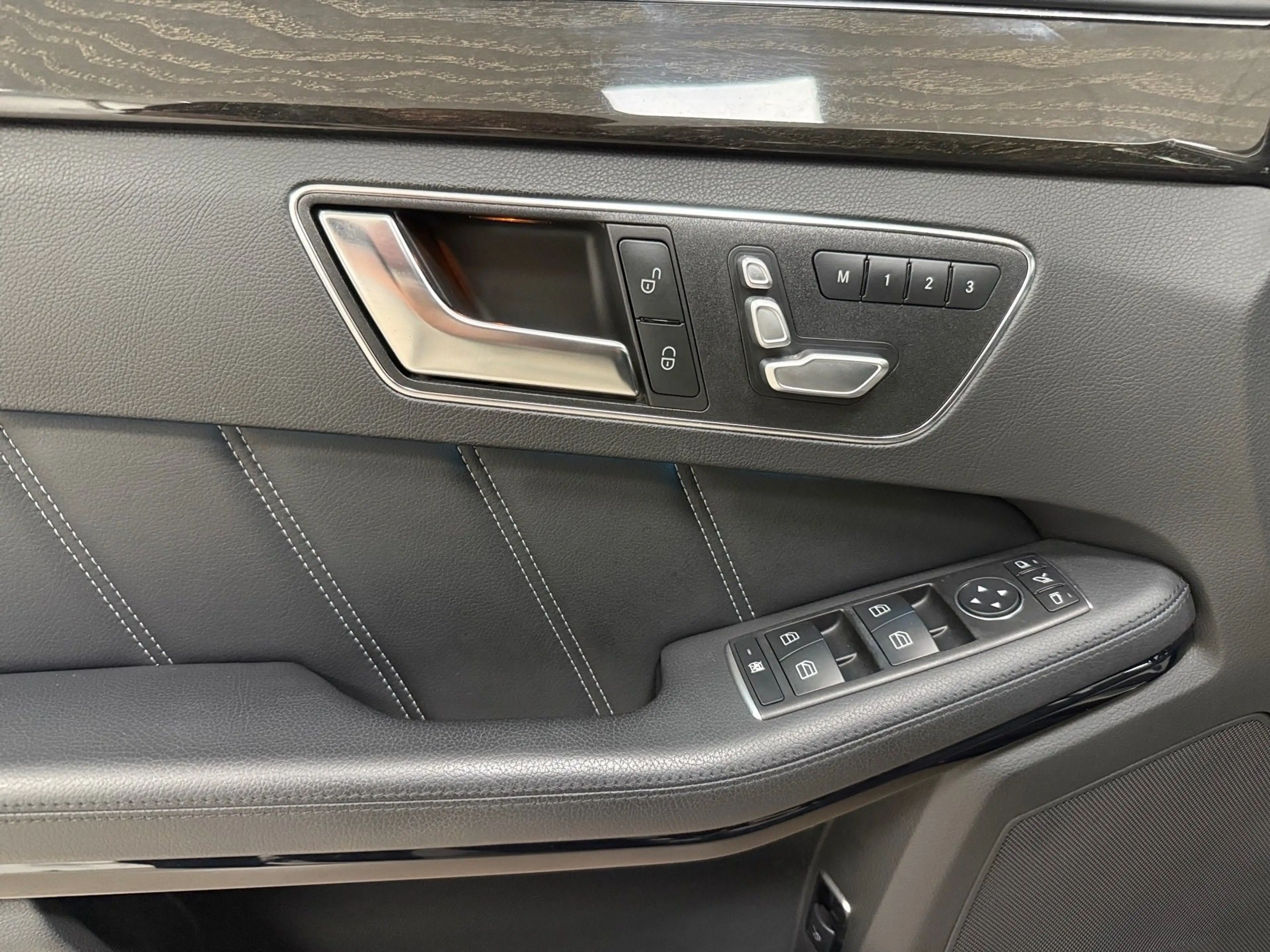 Mercedes-Benz E 350 Avantgarde 4Matic*MEMORY*STZBLFT*DISTR* — photo 11