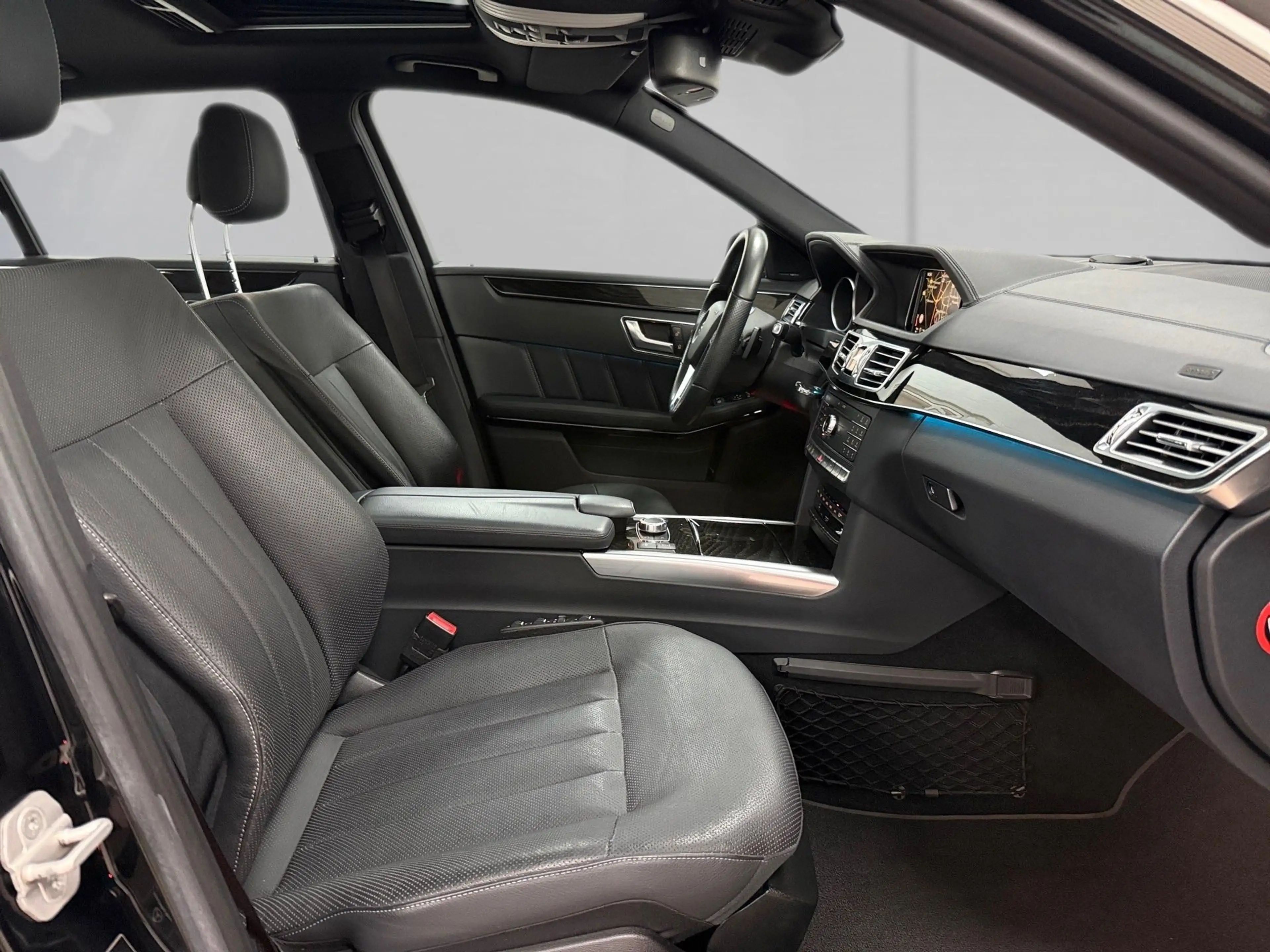 Mercedes-Benz E 350 Avantgarde 4Matic*MEMORY*STZBLFT*DISTR* — photo 14