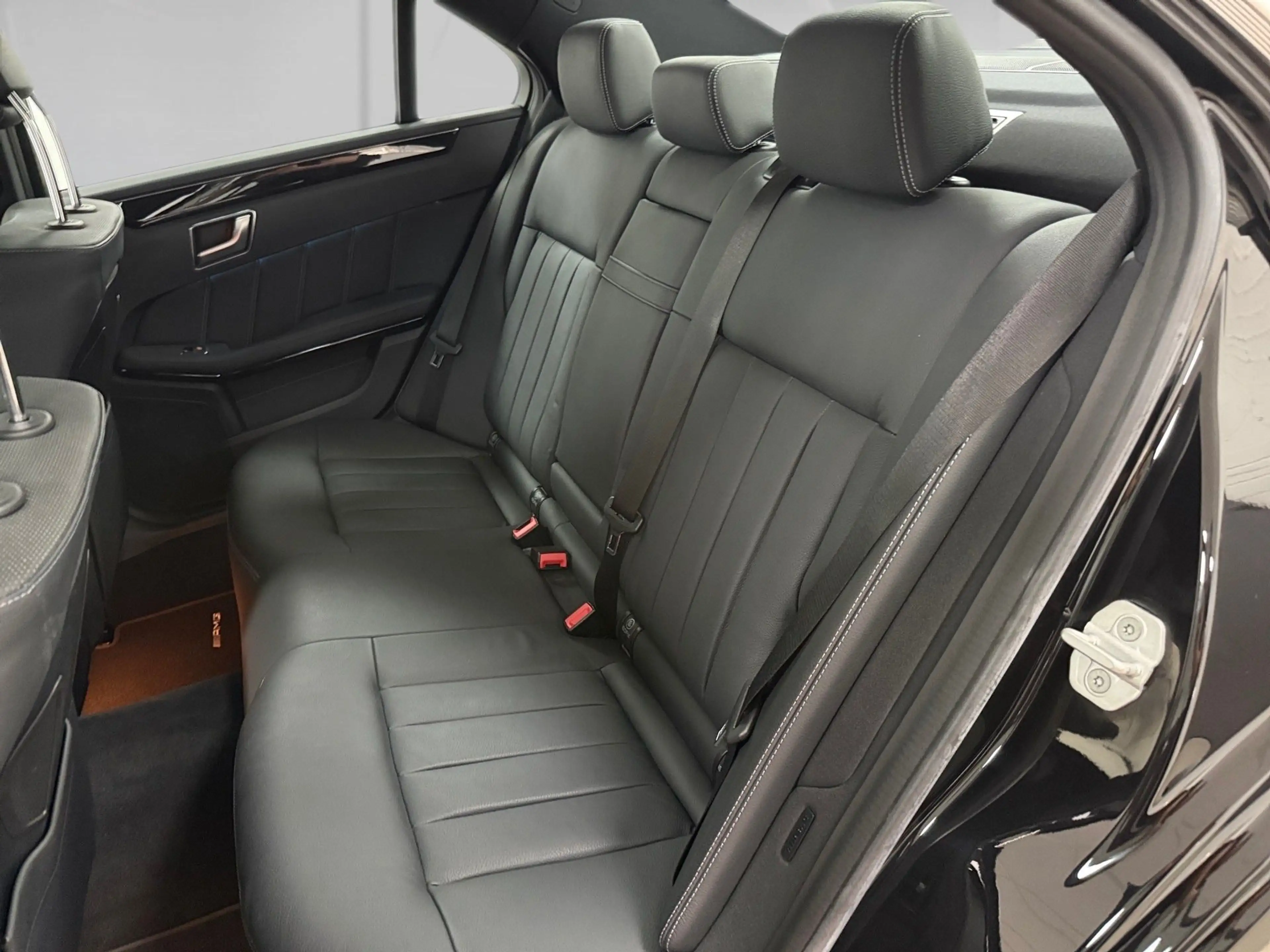 Mercedes-Benz E 350 Avantgarde 4Matic*MEMORY*STZBLFT*DISTR* — photo 12