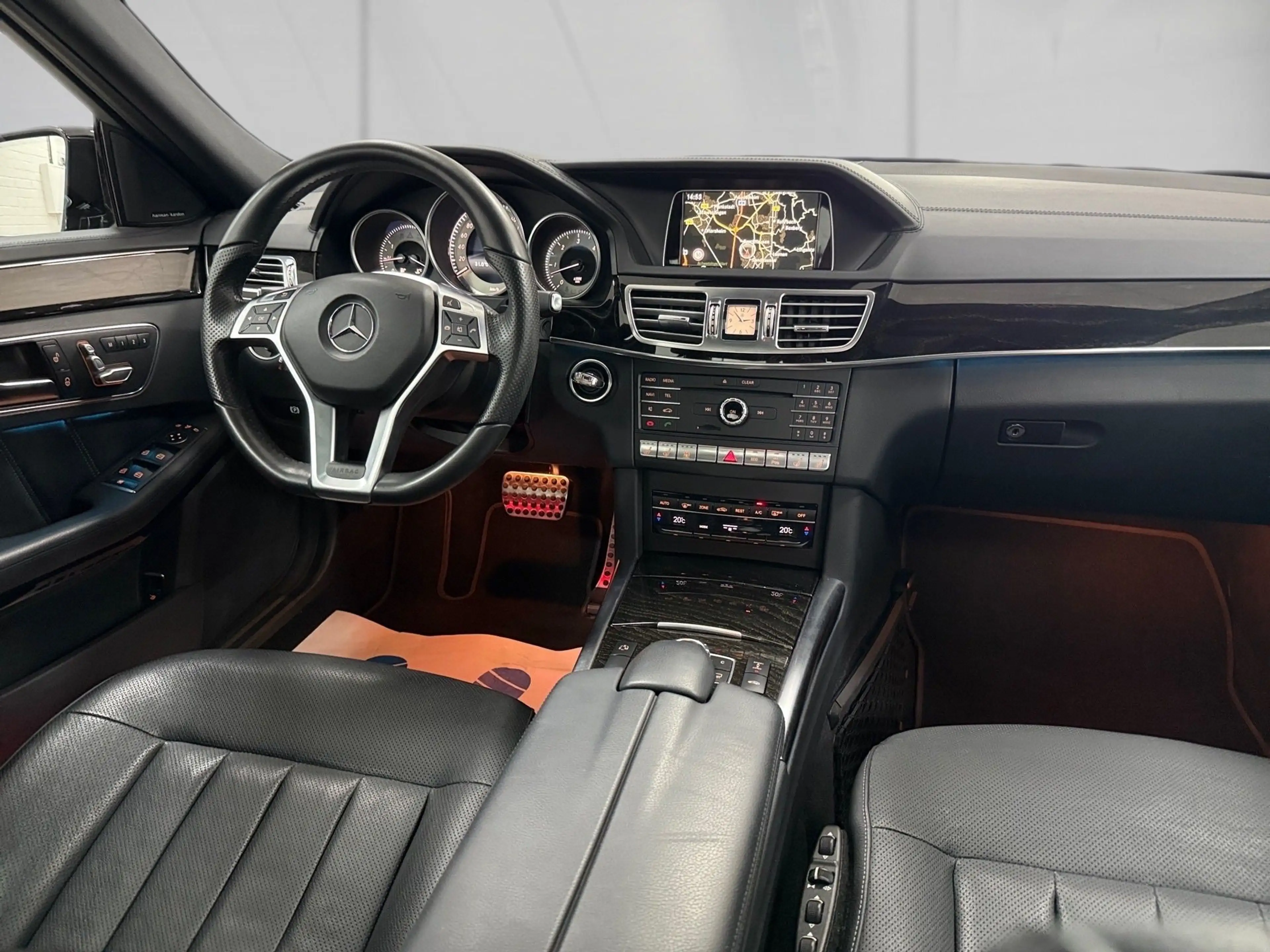 Mercedes-Benz E 350 Avantgarde 4Matic*MEMORY*STZBLFT*DISTR* — photo 9