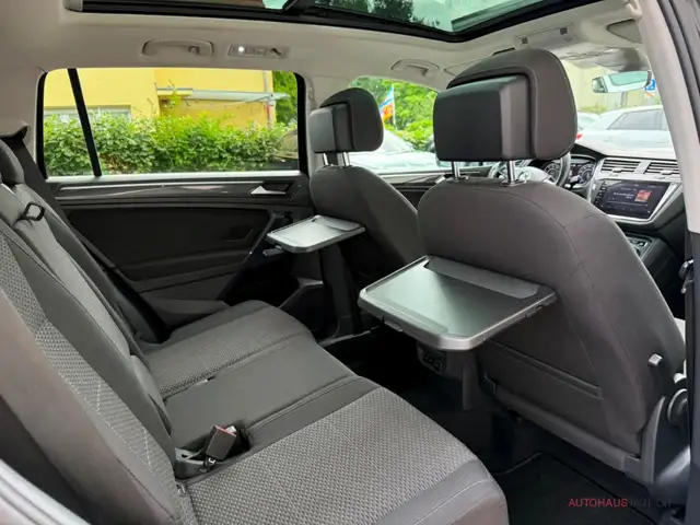 Volkswagen Tiguan Allspace view 13