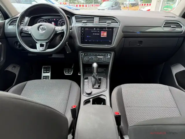 Volkswagen Tiguan Allspace view 12