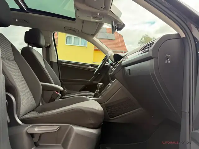 Volkswagen Tiguan Allspace view 15