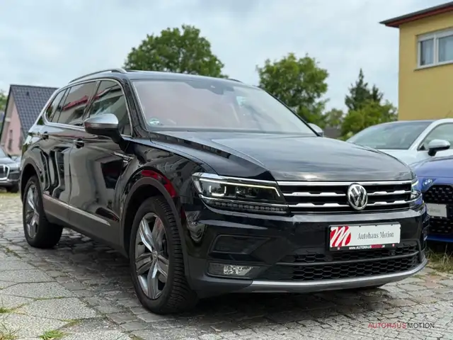 Volkswagen Tiguan Allspace view 4