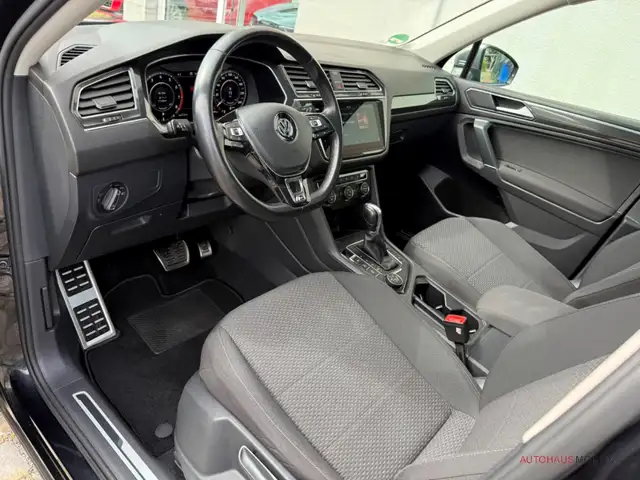 Volkswagen Tiguan Allspace view 9
