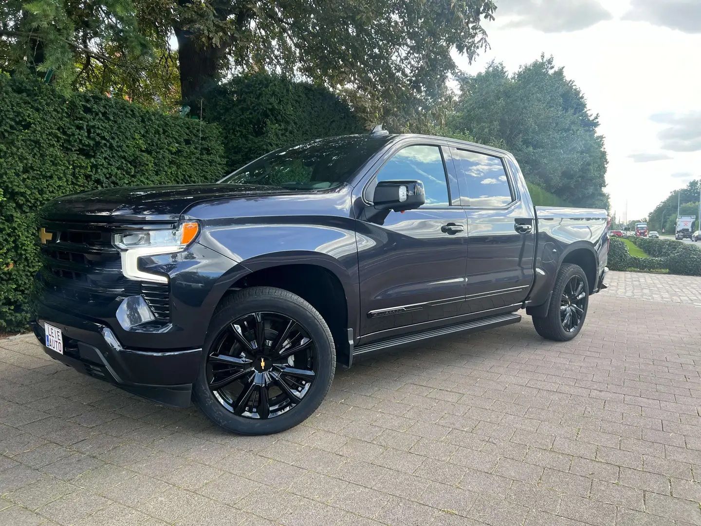 Chevrolet Silverado DEMO 2023 Black pack 6.2 V8 €69.900,- excl btw Šedá - 1