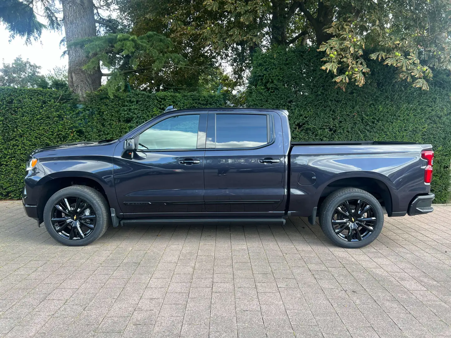 Chevrolet Silverado DEMO 2023 Black pack 6.2 V8 €69.900,- excl btw Сірий - 2