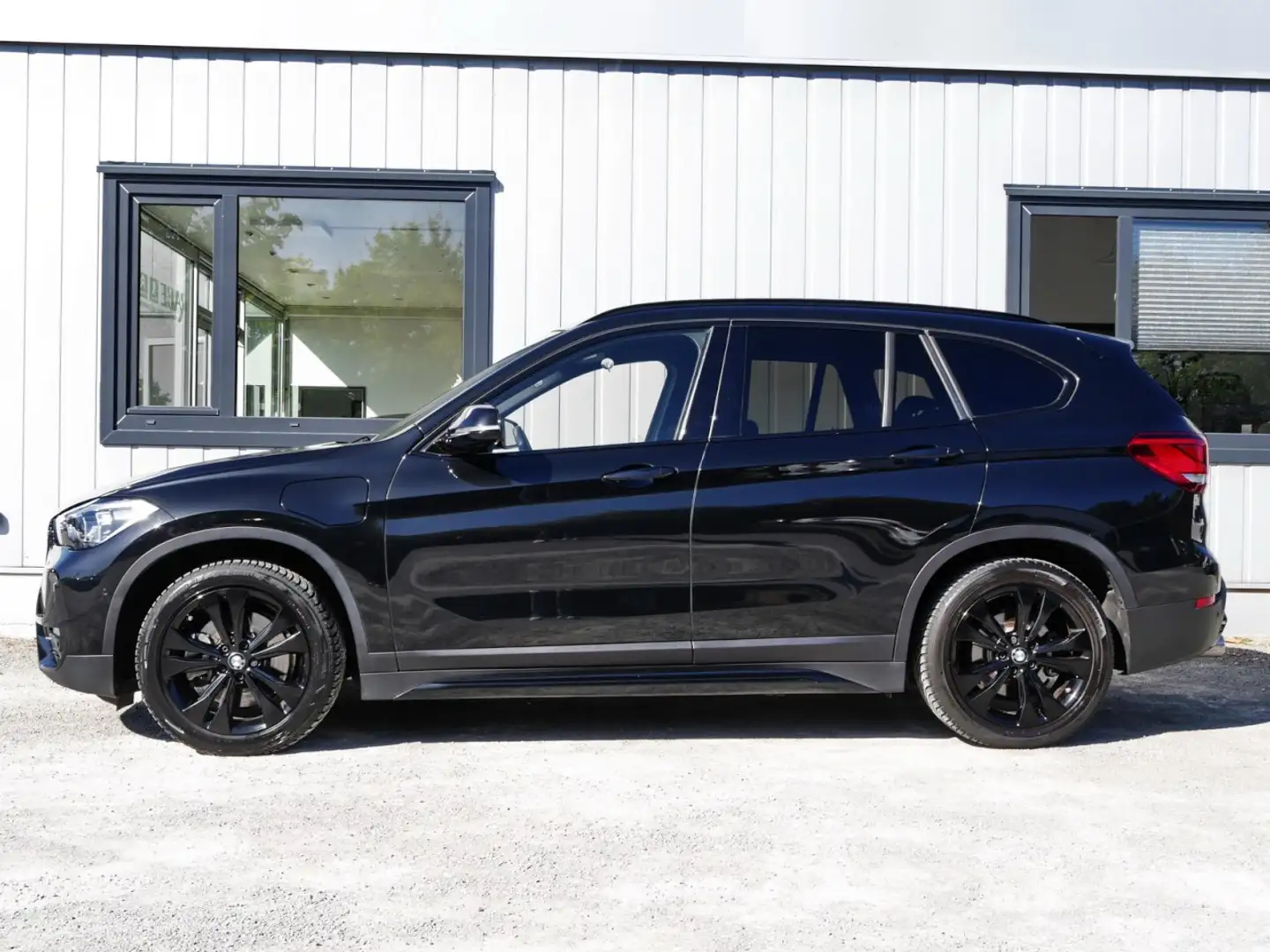 BMW X1 Sport Line xDrive25e Navi+E-Heckklappe+AHK Klima Noir - 2