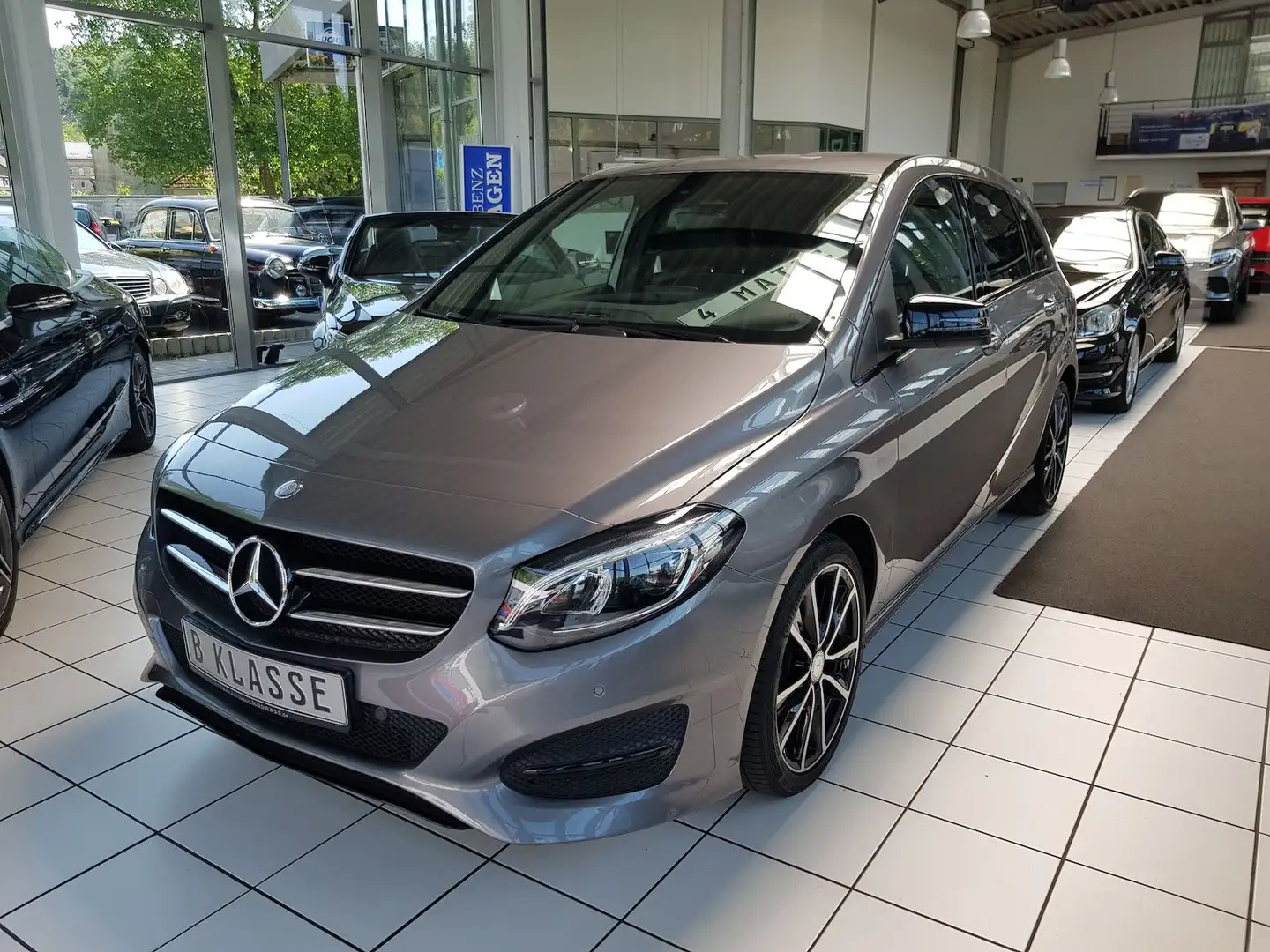 Mercedes-Benz B 220 URBAN LED AUT NIGHT 4MATIC SHZ NAVI TOTWIN Gris - 1