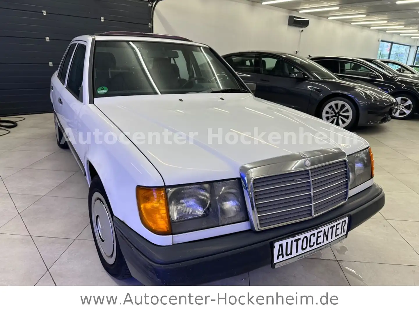 Mercedes-Benz E 230 Automatikgetriebe, Limousine Tüv4/2026 White - 1