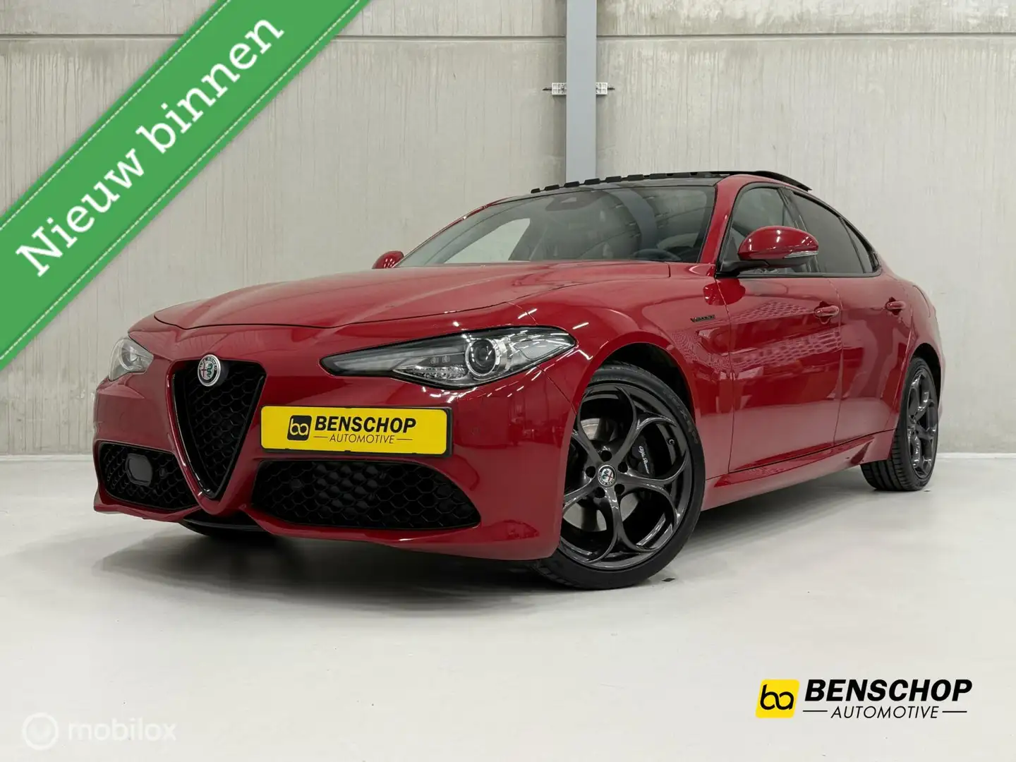 Alfa Romeo Giulia 2.0 AWD Veloce Schuifdak Navi Camera Leer 19 Inch Rood - 1