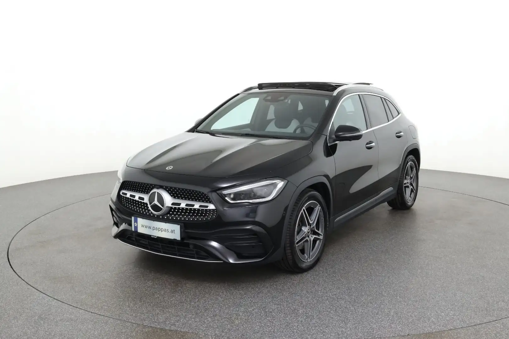 Mercedes-Benz GLA 200 4MATIC Distr Navi Pano AUT Wide HUD Cam Schwarz - 1