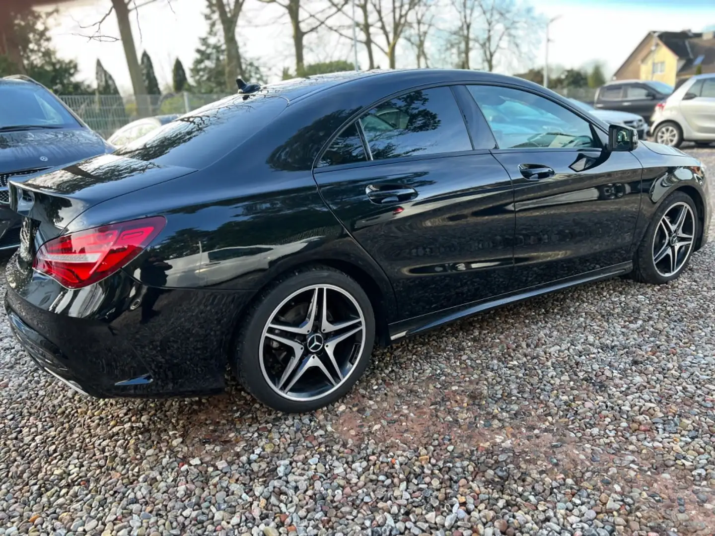 Mercedes-Benz CLA 180 AMG-LINE + NIGHTPAKET*AUTOMATIK*MOD.2019 Schwarz - 2