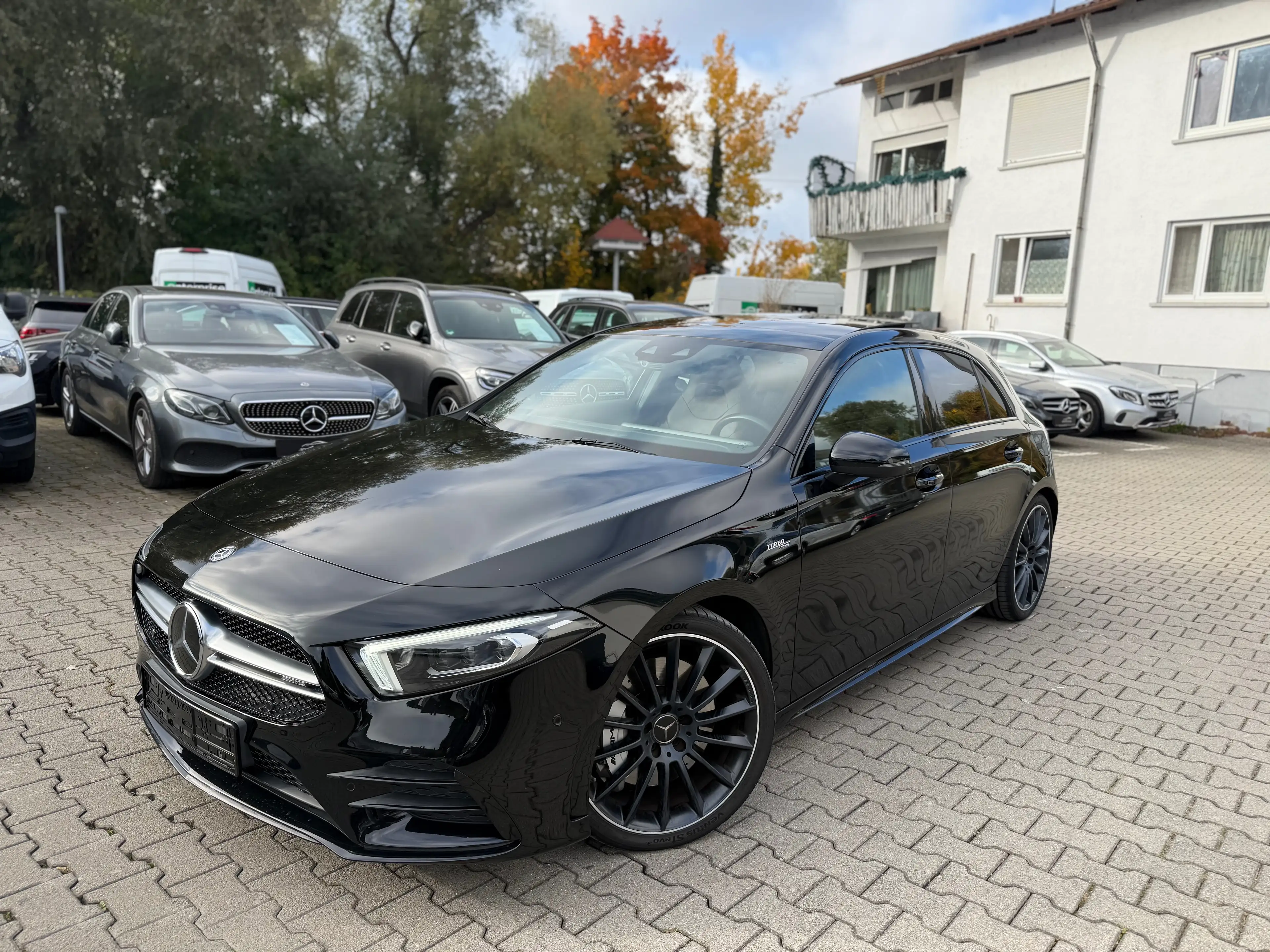 Mercedes-Benz A 35 AMG Pano*Leder*8-Fach*Totwinkel*Kamera*Night-Paket*uvm