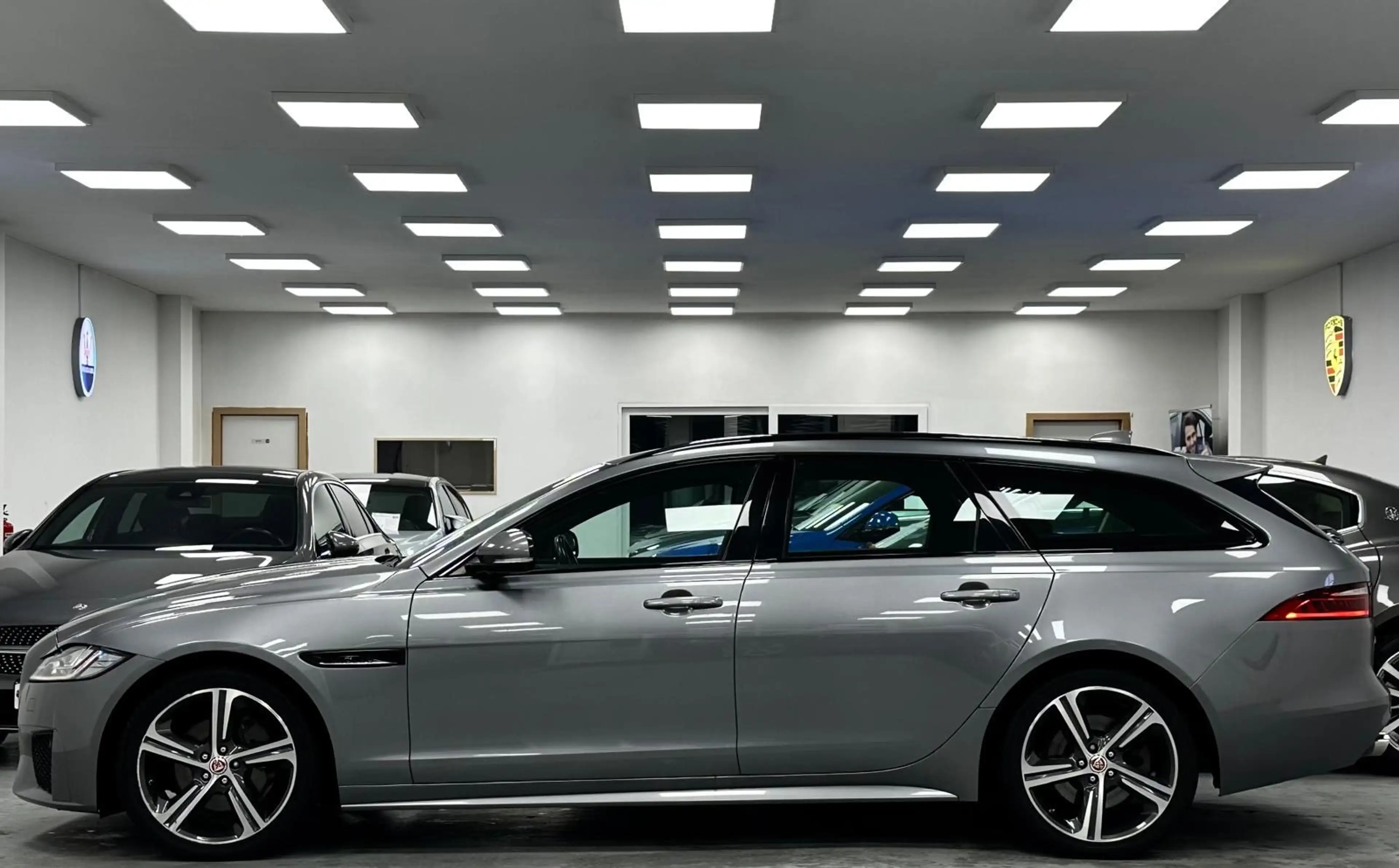 Jaguar XF 2.0 D AWD R-SPORT - GARANTIE 12 MOIS -PARFAIT ETAT — photo 5